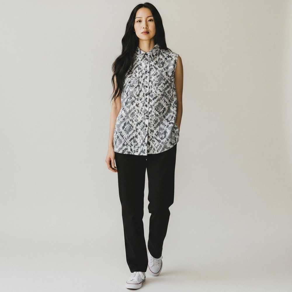 Simply Comfortable Sleeveless Shirt M Grey Snakeskin Print Button Up Utility Top